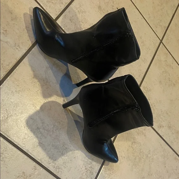 MIA Black Heeled Boots - Picture 4 of 4